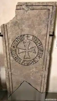 Runristning i gravkontext G295,