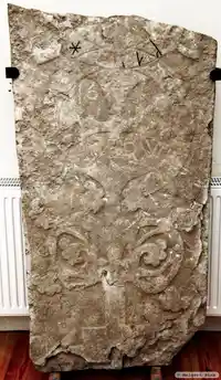 Runristning i gravkontext G320,