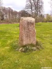 Fotografi av Runsten DR291, L1988:6563 taget av Henrik Dahlin