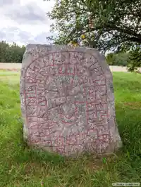 Fotografi av Runsten Ög133, L2012:7919 taget av Janna Lindblom