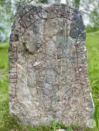Fotografi av Runsten Sö203, L1983:2965 taget av Niklas Vackerdag