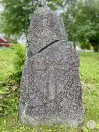 Fotografi av Runsten Sö210, L1983:9218 taget av Niklas Vackerdag