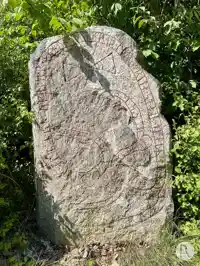 Fotografi av Runsten U1022, L1941:5263 taget av Niklas Vackerdag