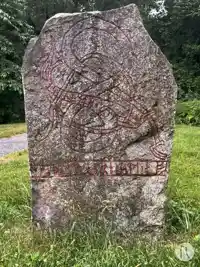 Fotografi av Runsten Vilundastenarna, UFv1972;172, L2017:4643 taget av Niklas Vackerdag