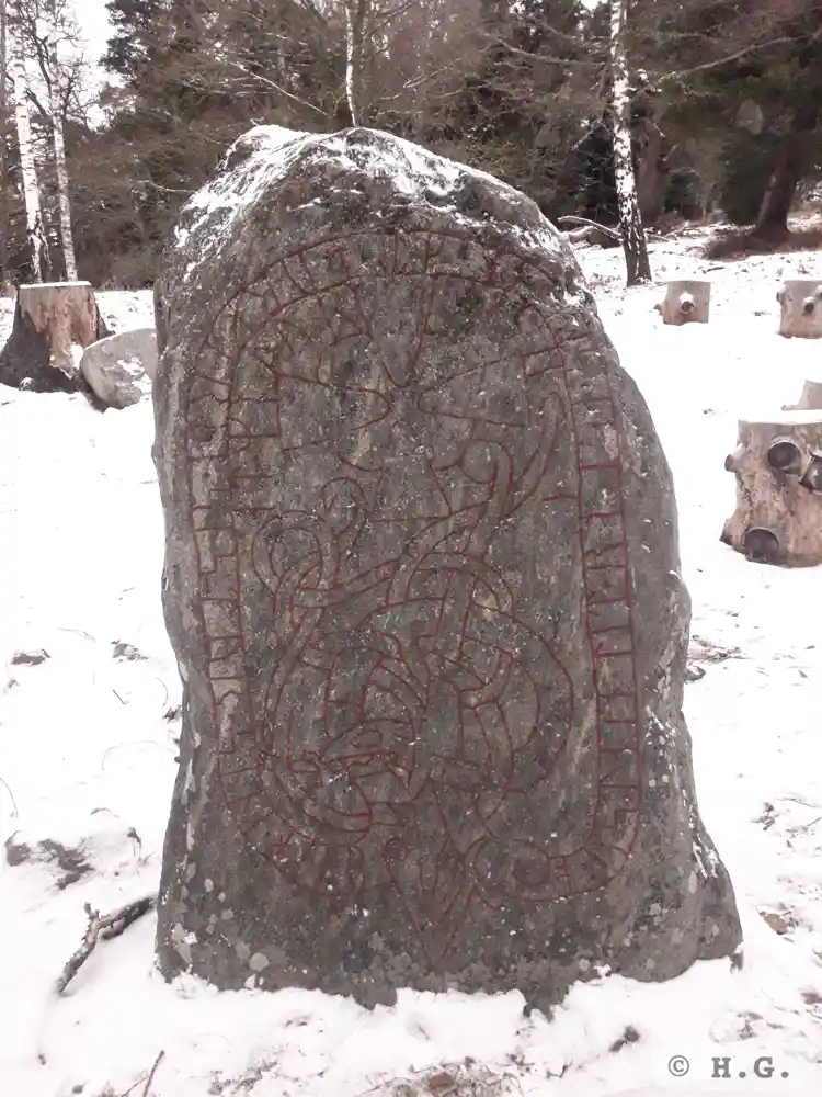 Fotografi av Runsten Bergaholmsstenen, Sö302, L2012:390 taget av H.G.