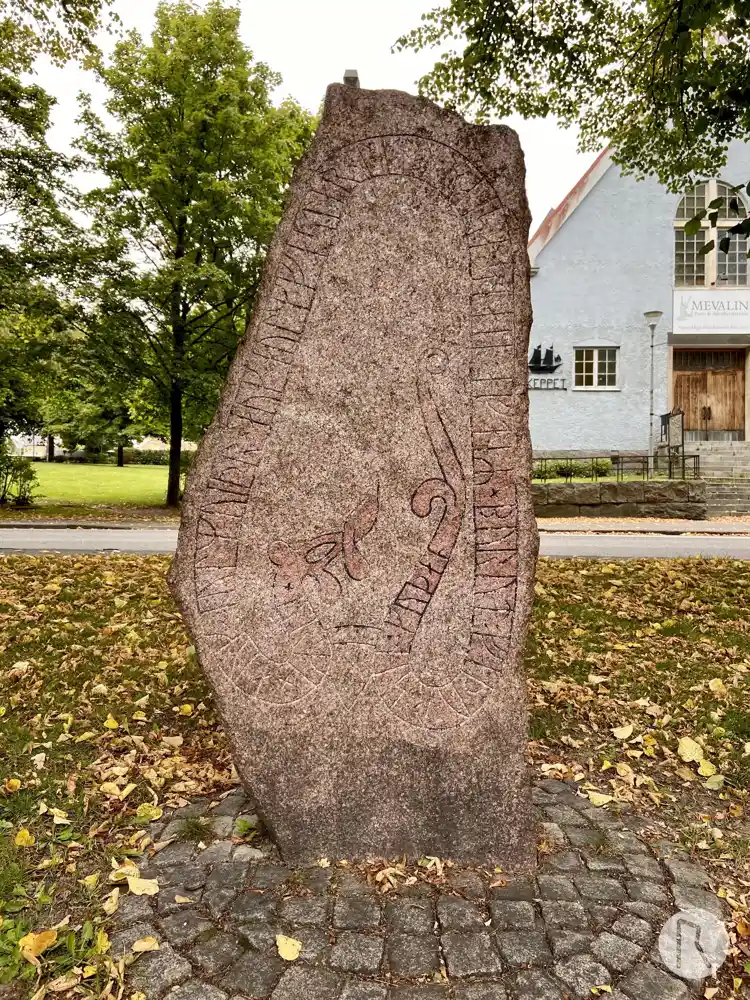 Fotografi av Runsten Brodds sten, U530, L2016:7588 taget av Niklas Vackerdag
