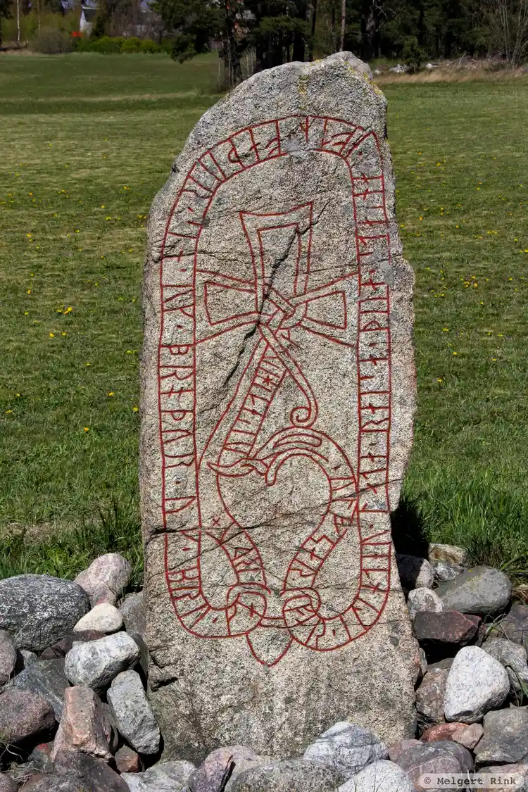 Fotografi av Runsten Gullbrostenarna, U236, L2014:2635 taget av Melgert Rink