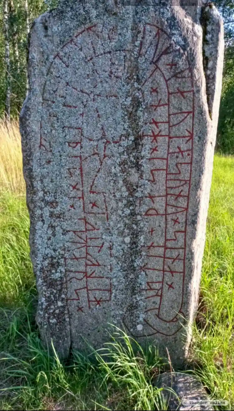 Fotografi av Runsten Ög155, L2010:3361 taget av Theodor Wallén