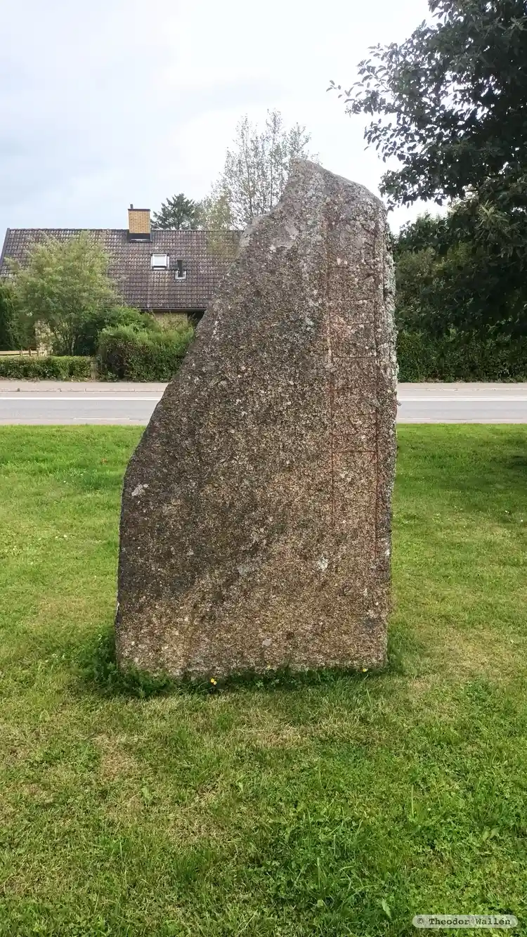 Fotografi av Runsten Ög199, L2010:3239 taget av Theodor Wallén