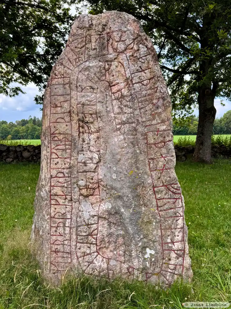Fotografi av Runsten Replösastenen, Sm35, L1954:3012 taget av Janna Lindblom