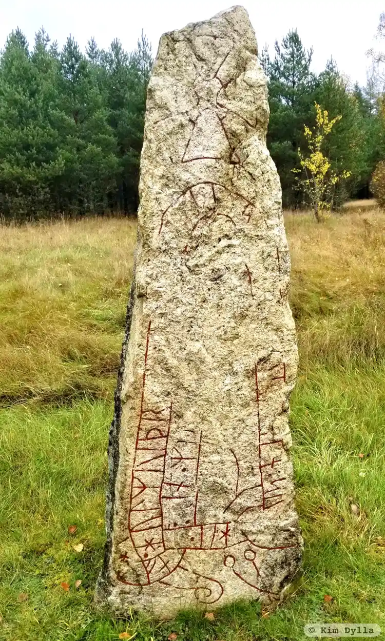 Fotografi av Runsten Sö105, L1985:8941 taget av Kim Dylla
