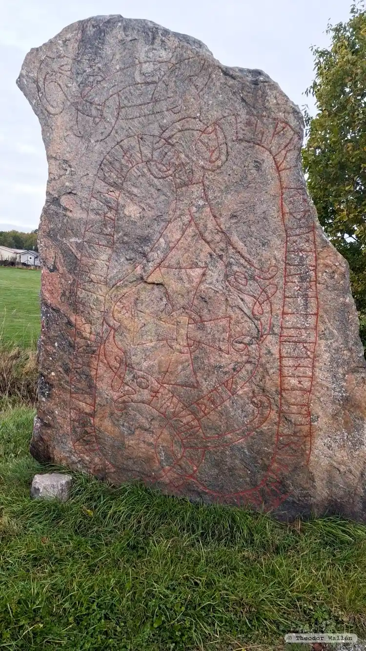 Fotografi av Runsten Sö109, L1985:6092 taget av Theodor Wallén