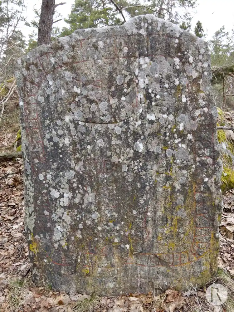 Fotografi av Runsten Sö241, L2014:4217 taget av Niklas Vackerdag