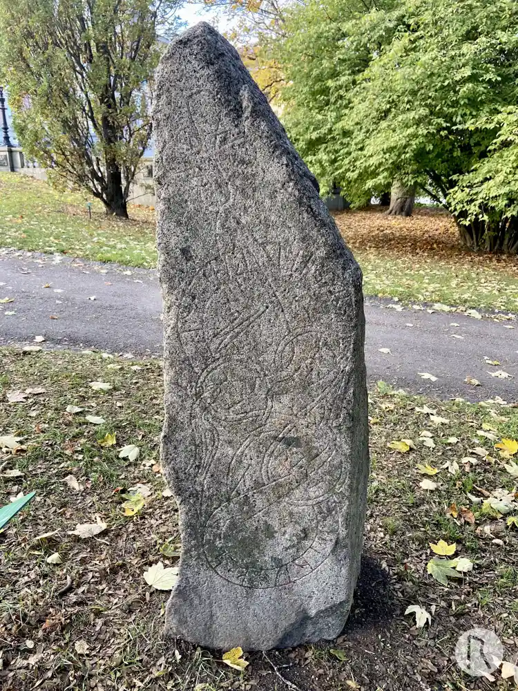 Fotografi av Runsten U1011, L1941:2454 taget av Niklas Vackerdag