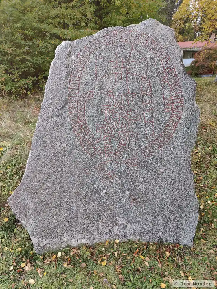 Fotografi av Runsten U1016, L1941:5751 taget av Tom Monder