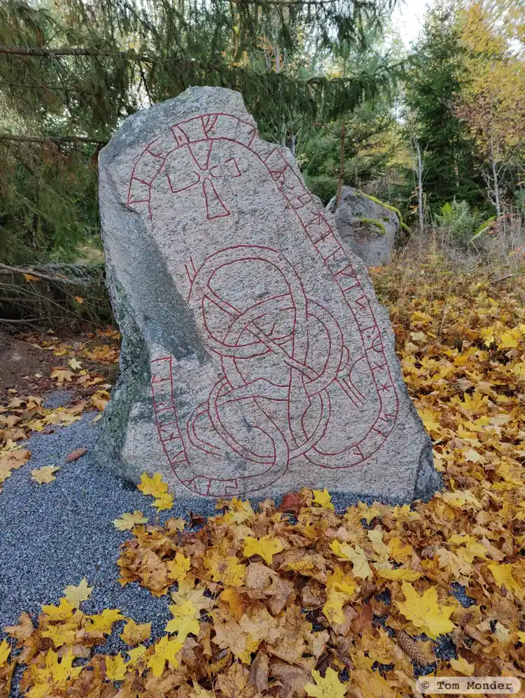 Fotografi av Runsten U1024, L1941:4838 taget av Tom Monder