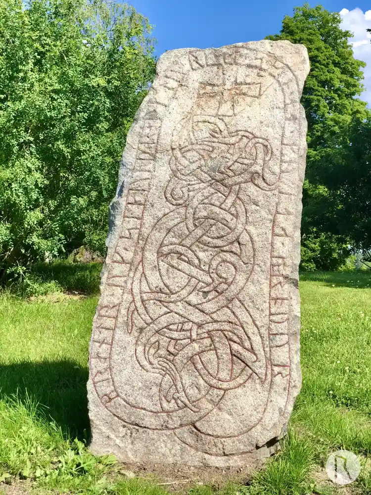 Fotografi av Runsten U1026, L1942:2123 taget av Niklas Vackerdag