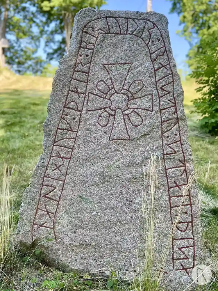 Fotografi av Runsten U1033, L1942:2137 taget av Niklas Vackerdag