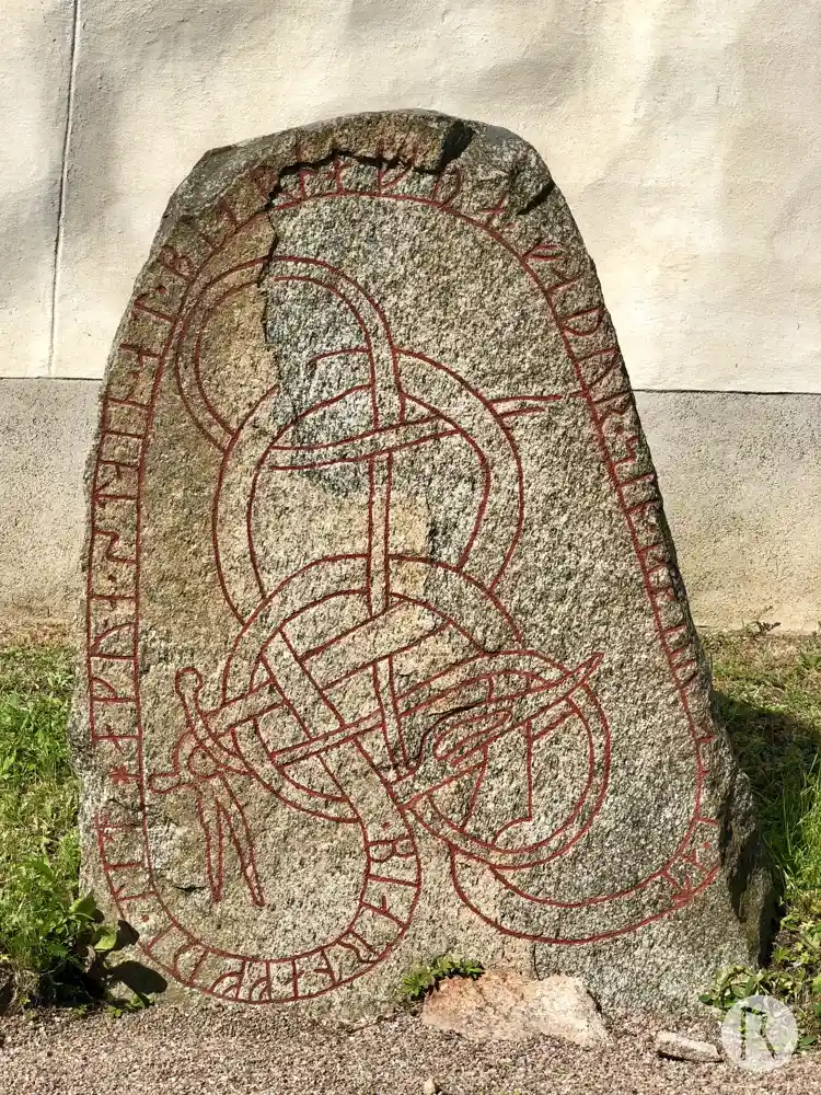 Fotografi av Runsten U1045, L1944:6236 taget av Niklas Vackerdag