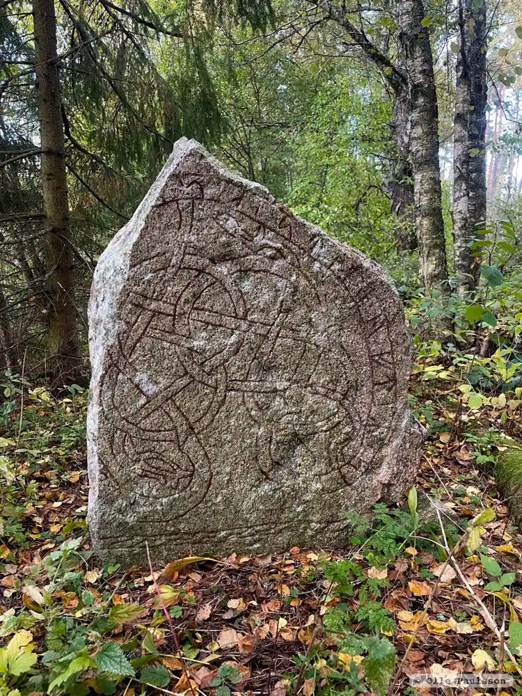 Fotografi av Runsten U1057, L1944:3013 taget av Olle Paulsson