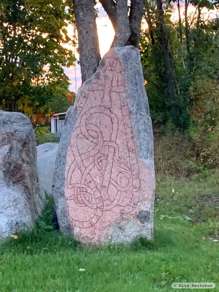 Fotografi av Runsten U1060, L1944:5962 taget av Olle Paulsson
