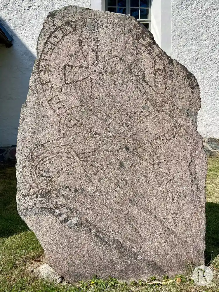 Fotografi av Runsten U1061, L1941:5842 taget av Niklas Vackerdag