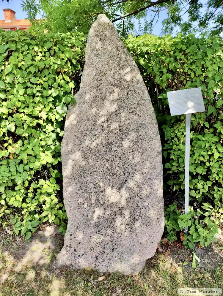 Fotografi av Runsten U1069, L1941:8462 taget av Tom Monder