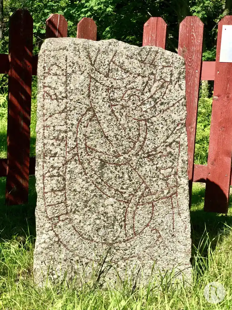 Fotografi av Runsten U1113, L1942:8338 taget av Niklas Vackerdag