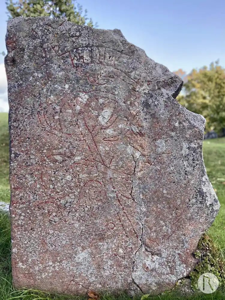 Fotografi av Runsten U1123, L1941:1589 taget av Niklas Vackerdag