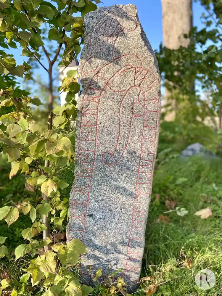 Fotografi av Runsten U1128, L1944:5282 taget av Niklas Vackerdag