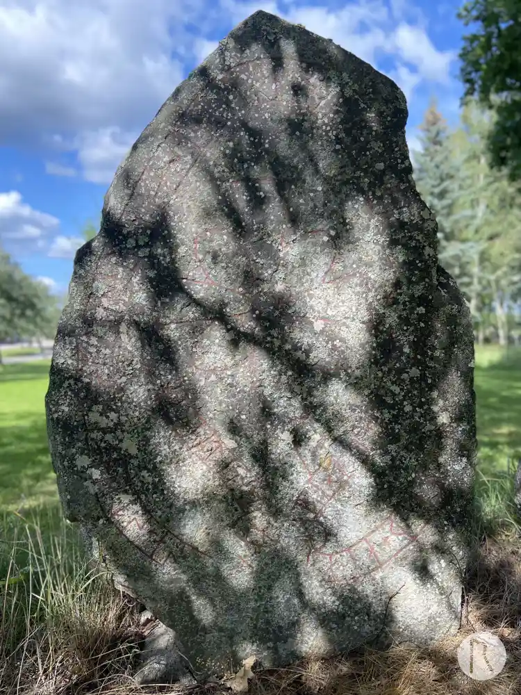 Fotografi av Runsten U1151, L1943:5462 taget av Niklas Vackerdag