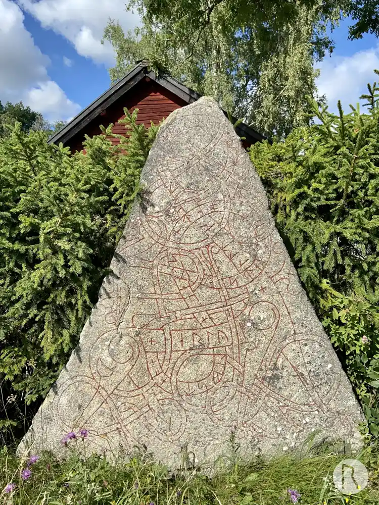 Fotografi av Runsten U1152, L1943:4556 taget av Niklas Vackerdag