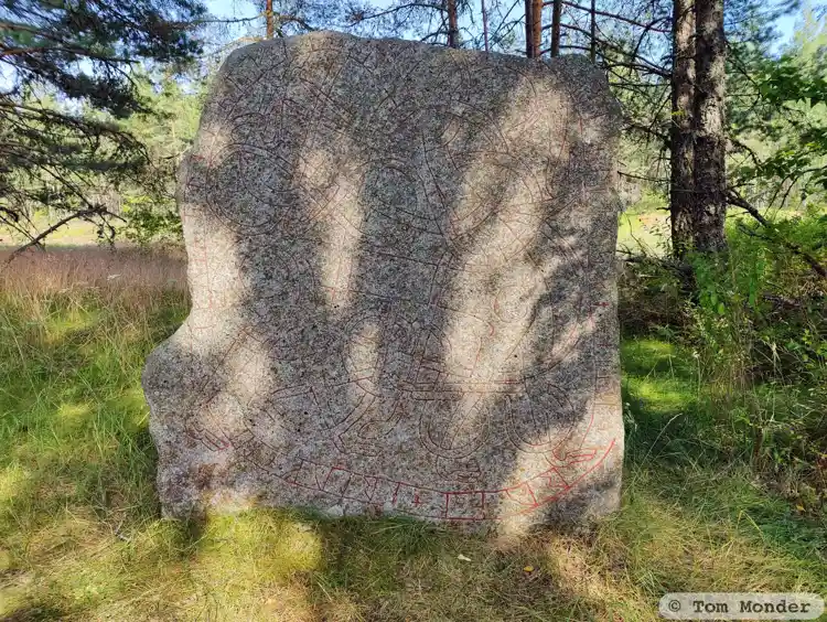 Fotografi av Runsten U1164, L1944:1620 taget av Tom Monder