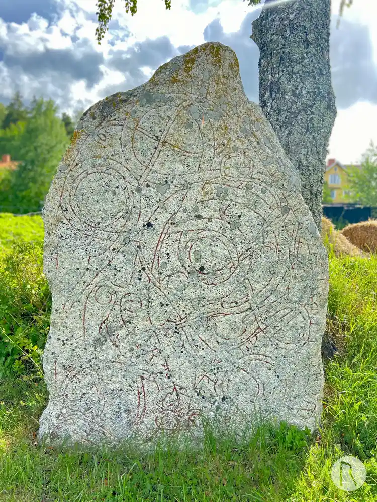 Fotografi av Runsten U1167, L1941:1080 taget av Niklas Vackerdag