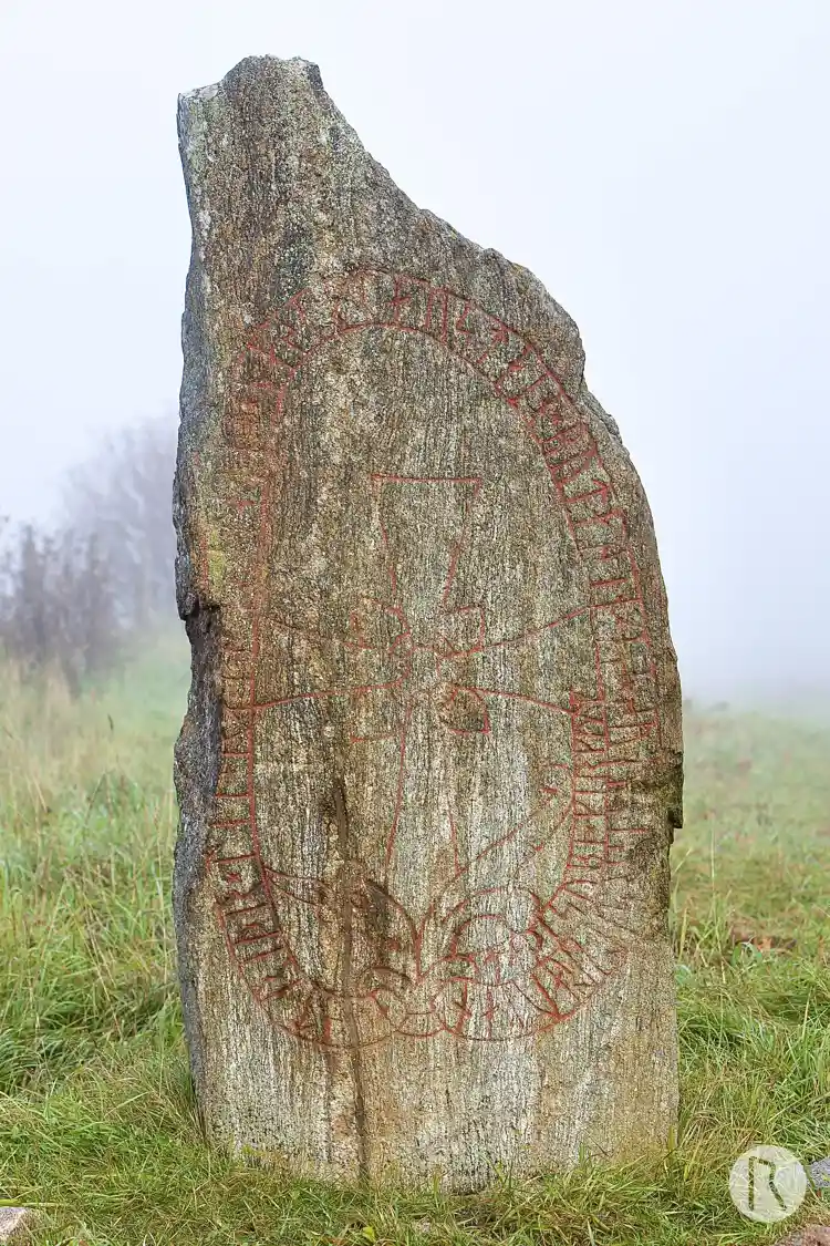 Fotografi av Runsten U136, L2015:9561 taget av Niklas Vackerdag