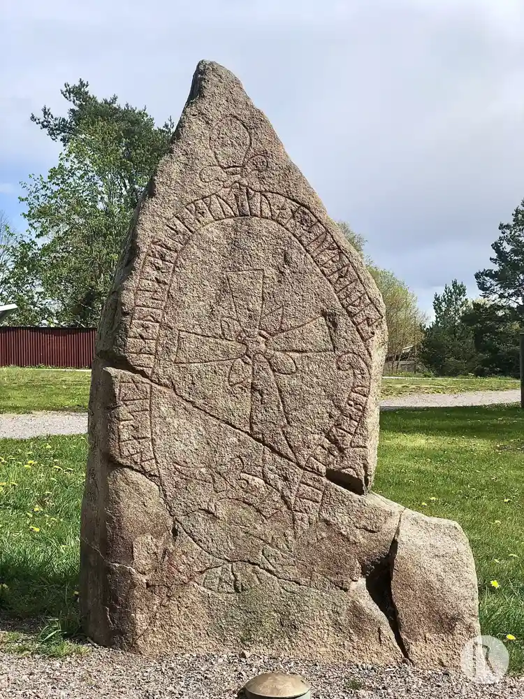 Fotografi av Runsten U165, L2014:182 taget av Niklas Vackerdag