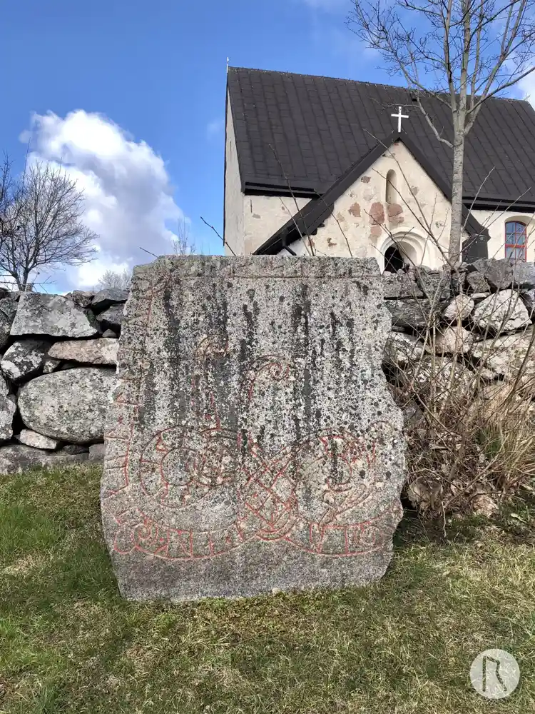 Fotografi av Runsten U202, L2017:2203 taget av Niklas Vackerdag