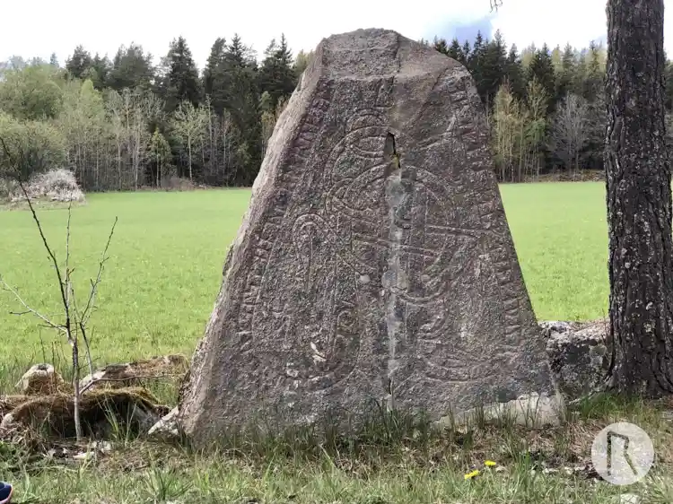 Fotografi av Runsten U231, L2014:1924 taget av Niklas Vackerdag