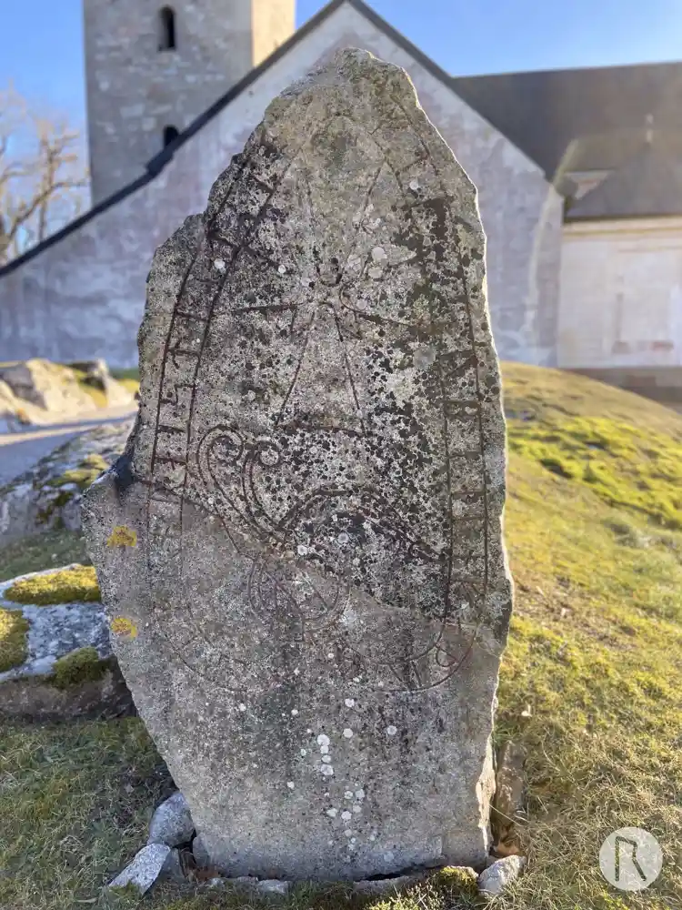 Fotografi av Runsten U297, L2015:5007 taget av Niklas Vackerdag