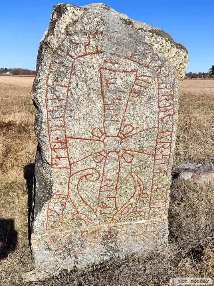 Fotografi av Runsten U454, L2016:3963 taget av Tom Monder